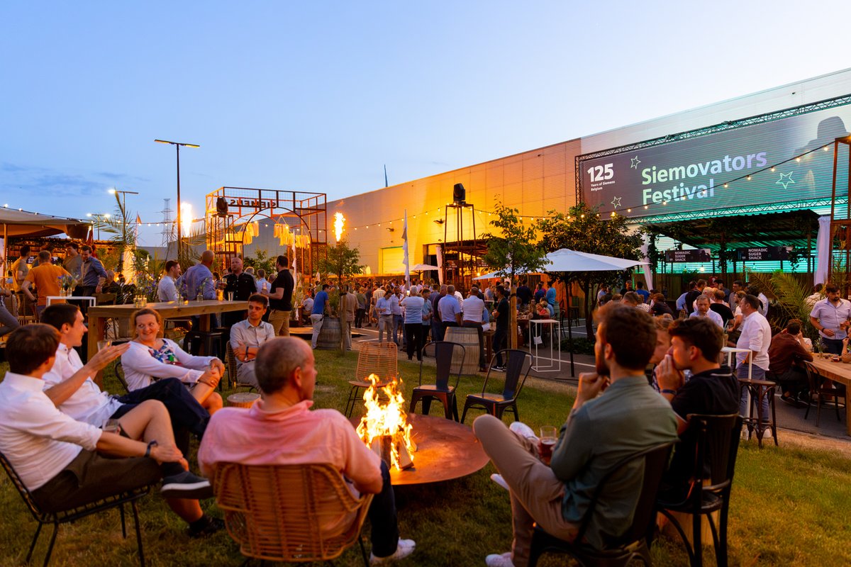 La semaine dernière a été formidable : nous avons célébré notre 125e anniversaire avec nos employés, nos clients et nos partenaires 🎉 
Depuis 125 ans, nous façonnons l'avenir en Belgique – et nous continuerons à le faire : sie.ag/3P6WgNr #SiemensBelgium125 #TeamSiemens