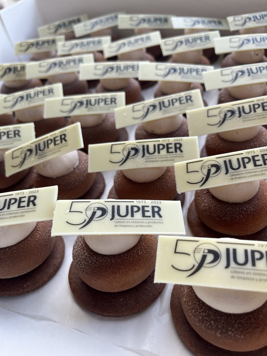 Sharma_Catering's tweet photo. ¡50 años de Juper🎂!

La semana pasada estuvimos en el 50 aniversario de Juper, empresa dedicada a sistemas y productos de limpieza y protección🥽

Ofrecimos un cóctel creado ad hoc para la ocasión🔝

Gracias por contar con nosotros. ¡A por otros 50 años más!🙌🏼

#sharmacatering https://t.co/eTqfqchPRQ