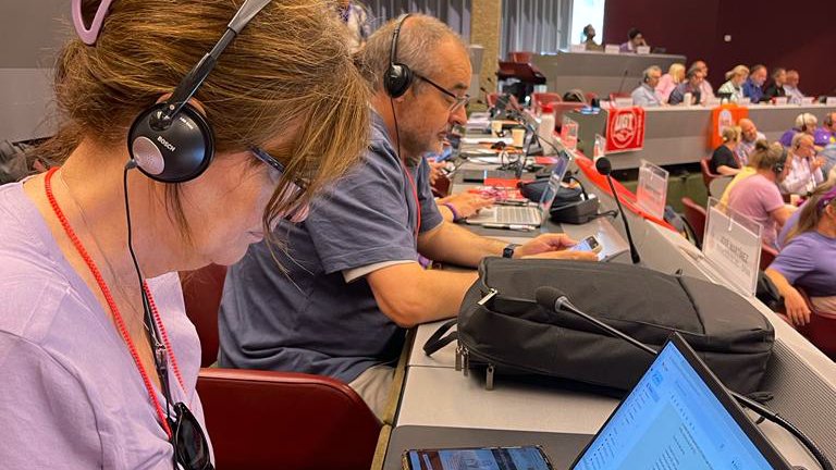 serviciosccoo's tweet photo. En el 28º Congreso @IUFGlobal (Federación Sindical Internacional donde nos organizamos trabajadores y trabajadoras de hoteles, restaurantes, cadenas comida rápida y más)  #FightingForOurFuture

✊ "𝗟𝘂𝗰𝗵𝗮𝗺𝗼𝘀 𝗽𝗼𝗿 𝗻𝘂𝗲𝘀𝘁𝗿𝗼 𝗳𝘂𝘁𝘂𝗿𝗼" 
#IUFGlobal #IUFCongress2023 https://t.co/biqZ17wmAE