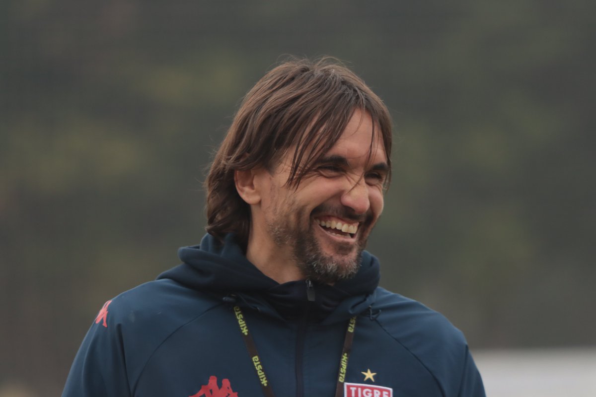 catigreoficial's tweet photo. Gracias, Diego

El Club Atlético Tigre informa que, de común acuerdo, Diego Martínez deja de ser el entrenador del primer equipo de fútbol y le agradece todo el trabajo, entrega e identidad realizada en este ciclo.

En el mismo, fue campeón de la Primera Nacional 2021, subcampeón de la Copa de la Liga 2022 y se clasificó a la siguiente ronda de la Conmebol Sudamericana.

Agradecemos también a todo su cuerpo técnico y les deseamos el mayor de los éxitos para todo lo que viene.