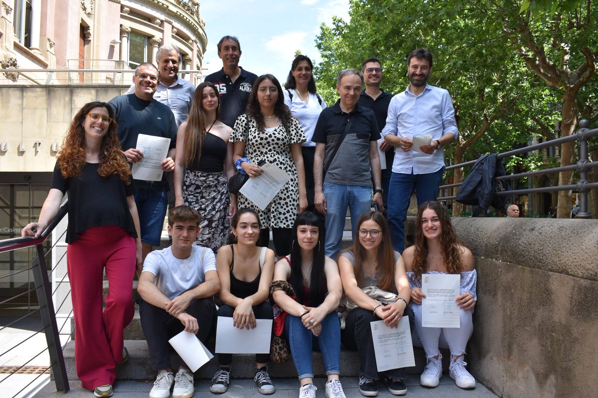 Ajuntament de Manresa (@ajmanresa) on Twitter photo 📚 Alumnes de batxillerat d'instituts del Bages i el Moianès lliuren nou treballs de recerca de temàtica local i comarcal a la <a href="/bmanresac/">Biblioteca del Casino de Manresa</a>
✍ El Centre de Recursos Pedagògics ha escollit treballs d'art, teatre, la Guerra Civil i el franquisme
ℹ tinyurl.com/27yqf8gy 📚 Alumnes de batxillerat d'instituts del Bages i el Moianès lliuren nou treballs de recerca de temàtica local i comarcal a la <a href="/bmanresac/">Biblioteca del Casino de Manresa</a>
✍ El Centre de Recursos Pedagògics ha escollit treballs d'art, teatre, la Guerra Civil i el franquisme
ℹ tinyurl.com/27yqf8gy