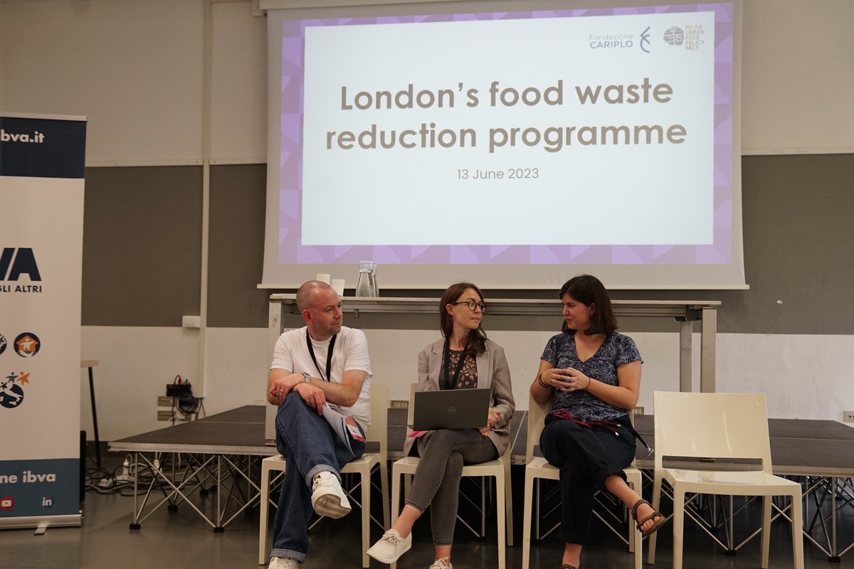 👨‍🏫The focus of the 1st day of the #MilanPactAwards Retreat was on🥘good food purchasing framework and on ♻ #FoodWaste reduction initiatives, with an in-depth presentation & discussion on #London & #newyorkcity practices, & a visit to the #Milan Food Waste Hub Centro. #mufpp