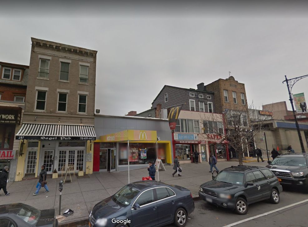 BrownstoneDetec's tweet image. GONE WITH THE WIND ON THE PARK SLOPE (1941) Next time you eat Big Mac at Mickey D's on 9th St in #Brooklyn, remember that it used to sell #Snocaps, popcorn, &amp;amp; sodas. :) @McDonalds