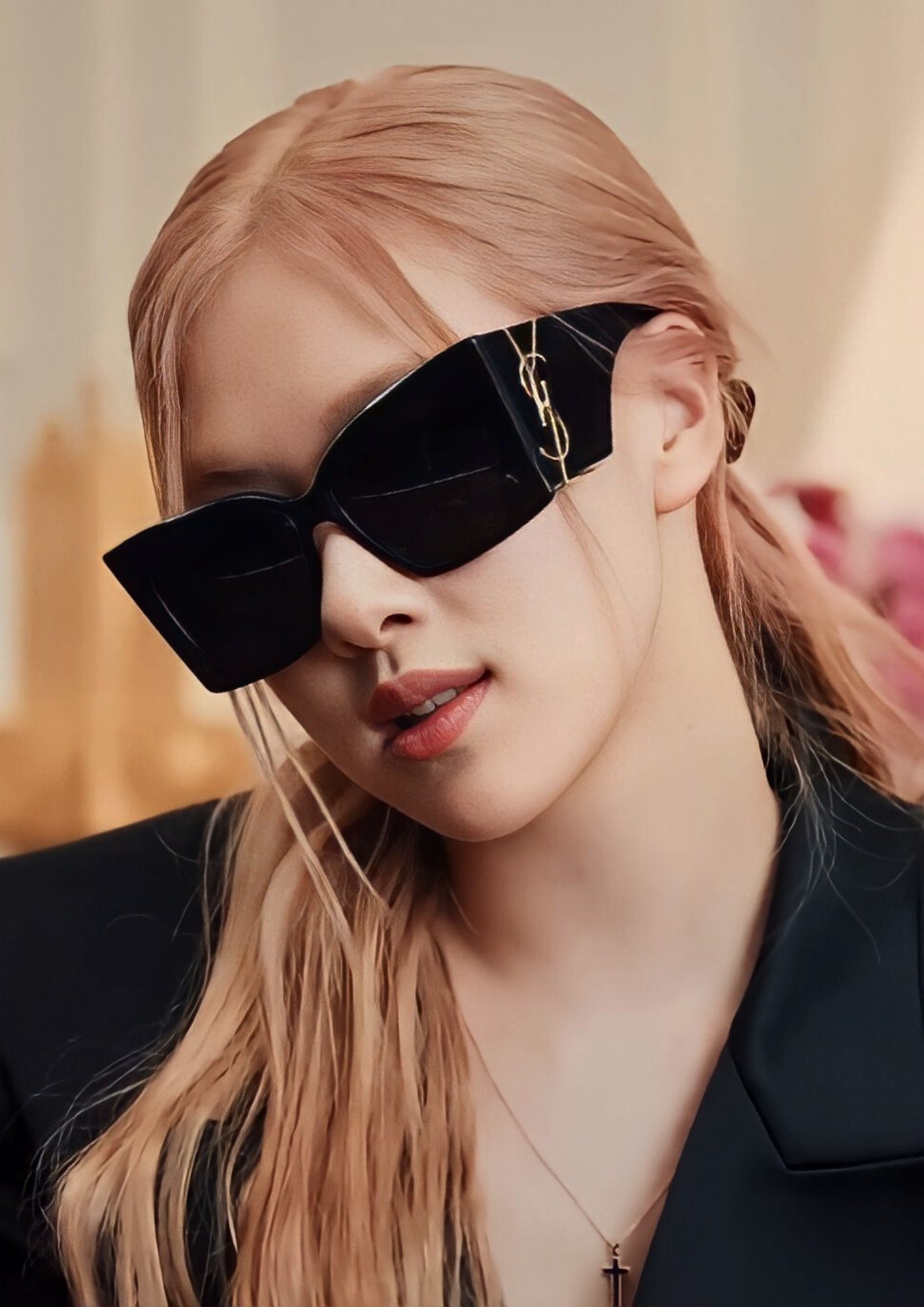 ROSÉ DIARY ✨ on X: "#ROSÉ wearing Saint Laurent SL M119 BLAZE shades in her  "What's in my YSL bag" video. WATCH HERE: https://t.co/zf3BQ5iM1r  #ROSÉxSaintLaurent #SaintLaurent @YSL https://t.co/vDxXKdxiBY" / X