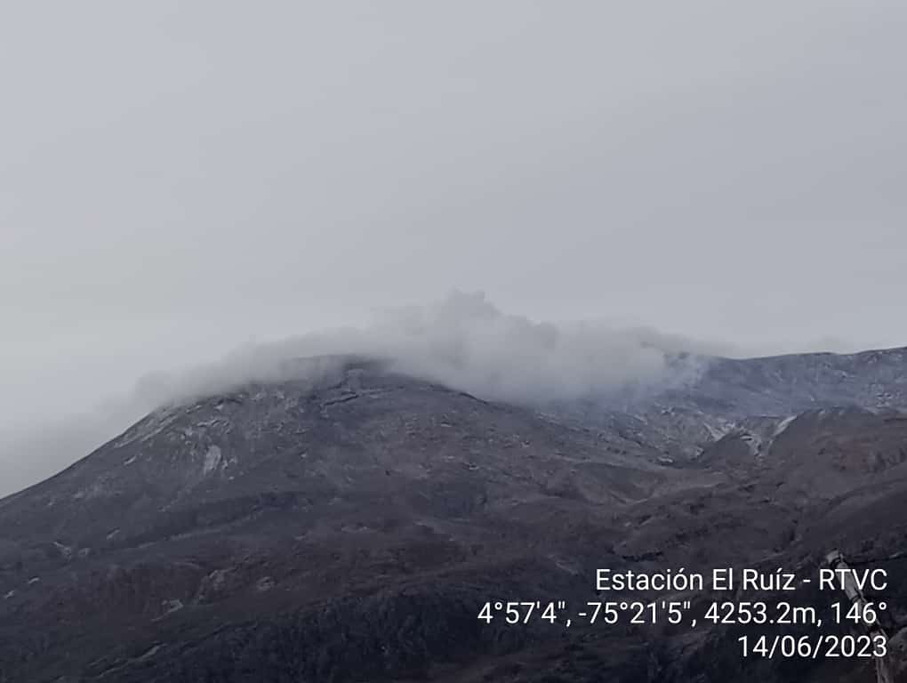 RTVCnoticias's tweet photo. ¡Buenos días!🌬️

Sin novedades y nublado, así amanece el volcán Nevado del Ruiz🌋. 

Estas son las imágenes que nos hace llegar Fernando Arias📸desde la estación transmisora de @RTVCco

Mira acá todo sobre el volcán: 👉https://t.co/wwJQHpwTvz https://t.co/L44zjkbXqB