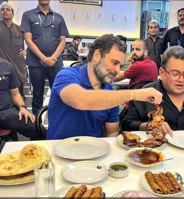TDemocraticEye's tweet photo. गजबे करती है कांग्रेस....

भाई @RahulGandhi का Leg Piece जनता से छिपा रहे इसके लिए बहन @priyankagandhi मध्य प्रदेश में नर्मदा की पूजा कर रही है. https://t.co/vypq4oxXvO