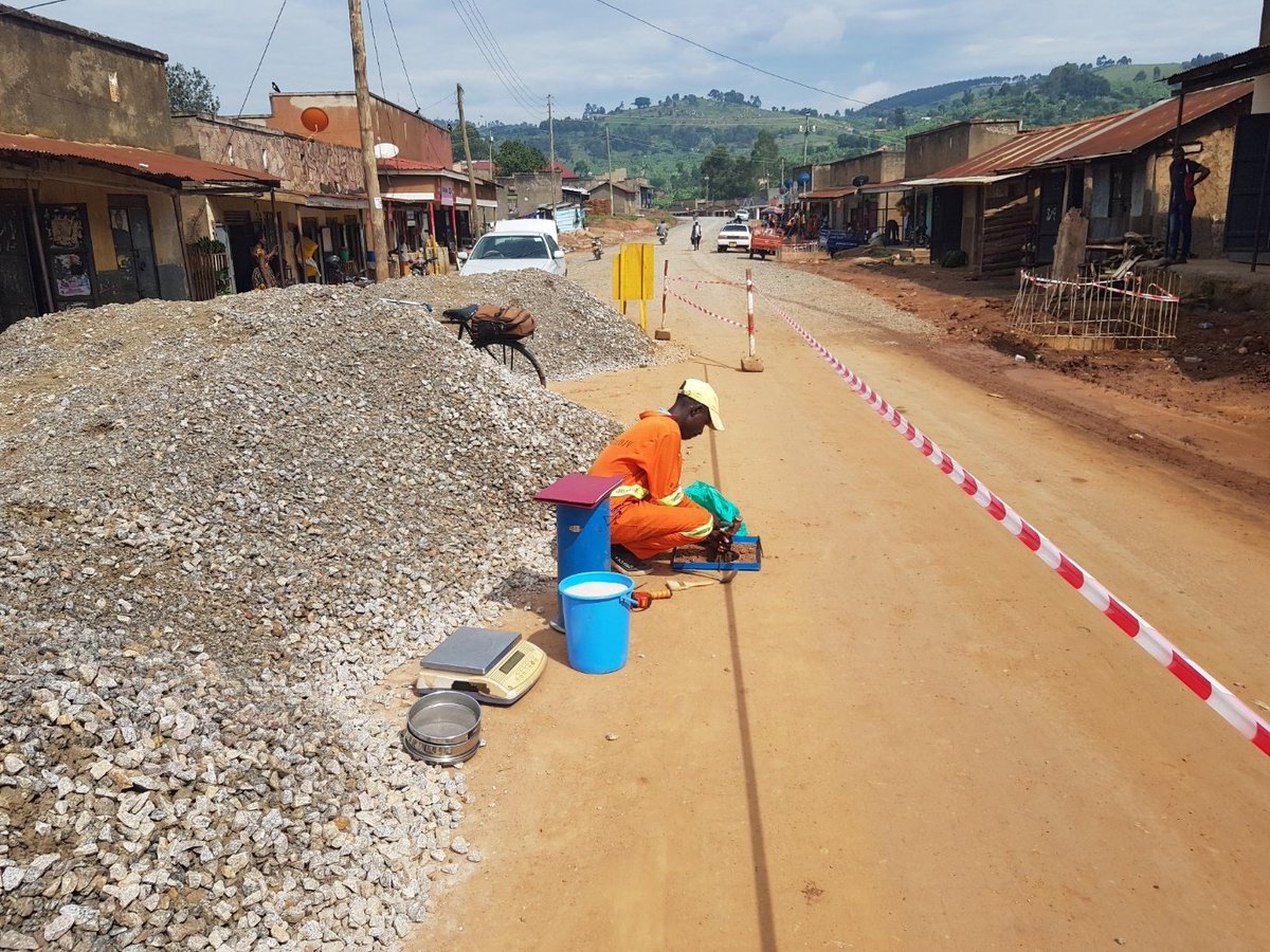 Ucmid's tweet photo. Transforming Ntungamo, one road at a time! 🌇✨ Check out the ongoing rehabilitation work on Kajinya Road, funded by the USMID-AF Program. Our vision is to create a well-connected district, ensuring smoother journeys and improved livelihoods. #RoadRehabilitation #USMIDAF #Ntungamo