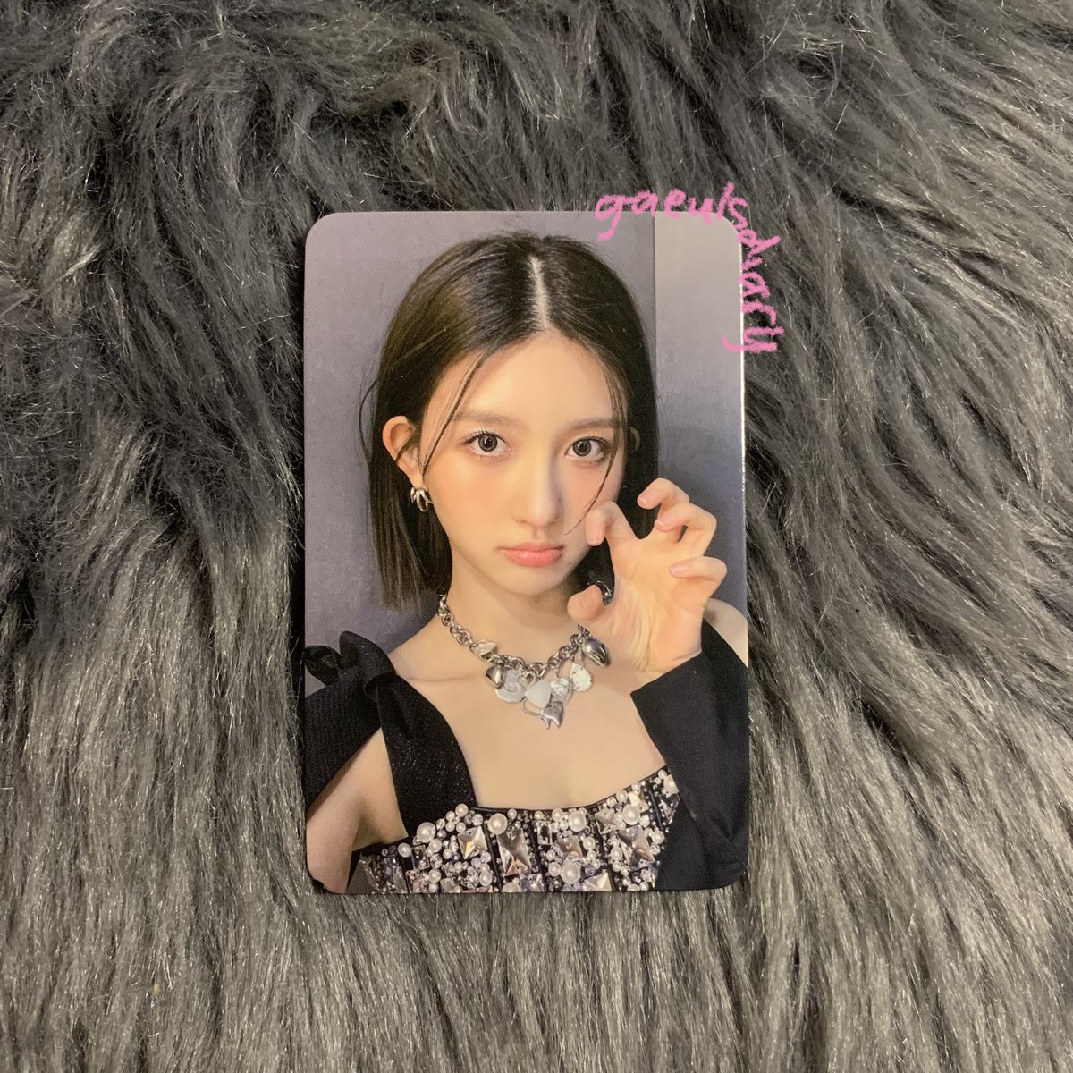 gaeulsdiary's tweet photo. 𓂃 wts lfb ph — #gaelsale 

🪞 gaeul love dive soundwave pob

      ₱400 2days dop | ₱380 if payo

♡ onhand, good condi
♡ read https://t.co/lDpSD8vbNG before claiming
♡ reply or dm to claim

t. ive kim gaeul soundwave sw music korea pob pc photocard https://t.co/F4MJxetVTc