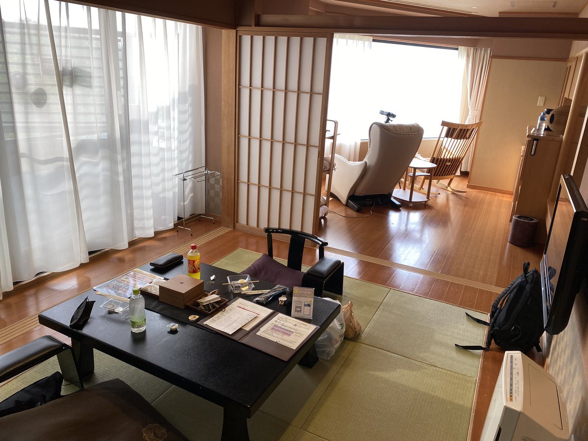 1119Cocoa's tweet photo. 今日で結婚して3年目！
旅行行ってご飯食べてお揃いの物買った(^^) https://t.co/V87RAmQ6zS