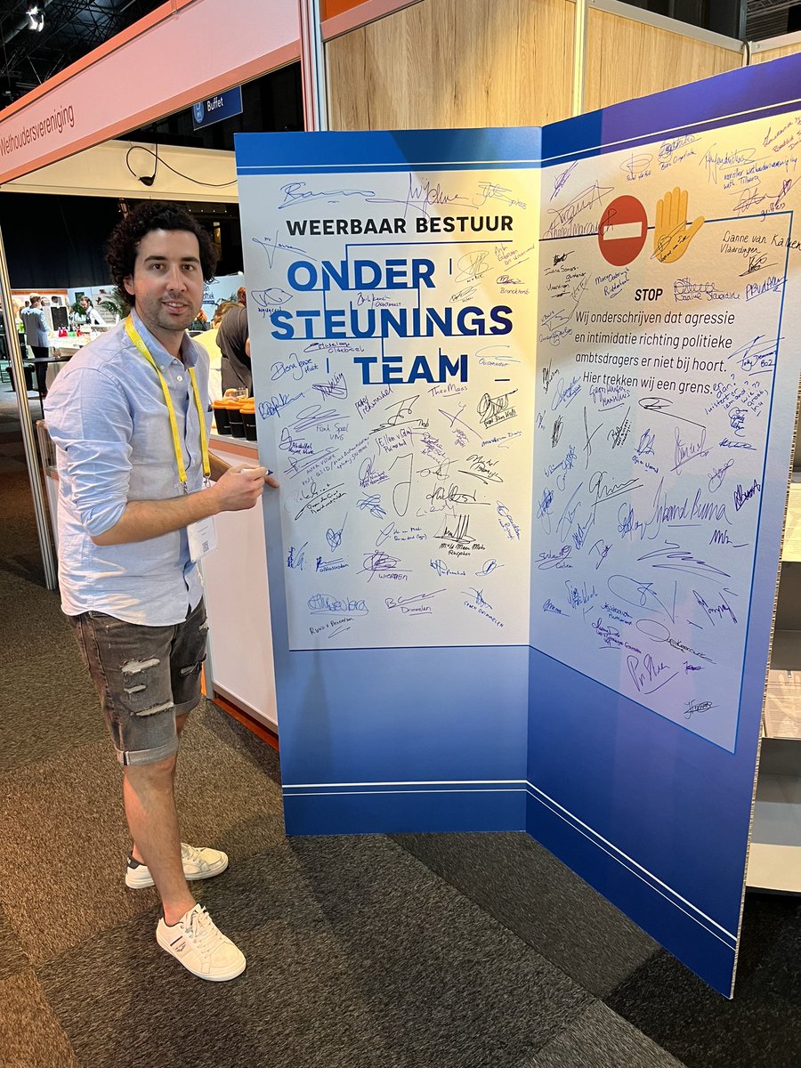 RaadslidNu's tweet photo. Stop agressie en intimidatie tegen raadsleden, wethouders en burgemeesters vandaag ondertekend door raadsleden #vngcongres2023 #ondersteuningsteam https://t.co/P3KDxi9PM4