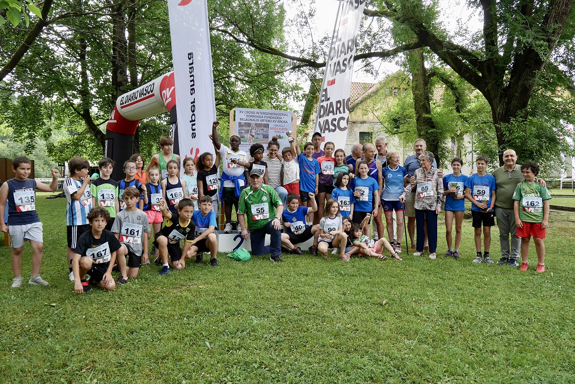 Giro ederra eta partaidetza handia Zorroagako Belaunaldi arteko XV. Krosean

Gran ambiente y participación en la XV edición del Cross Intergeneracional de Zorroaga