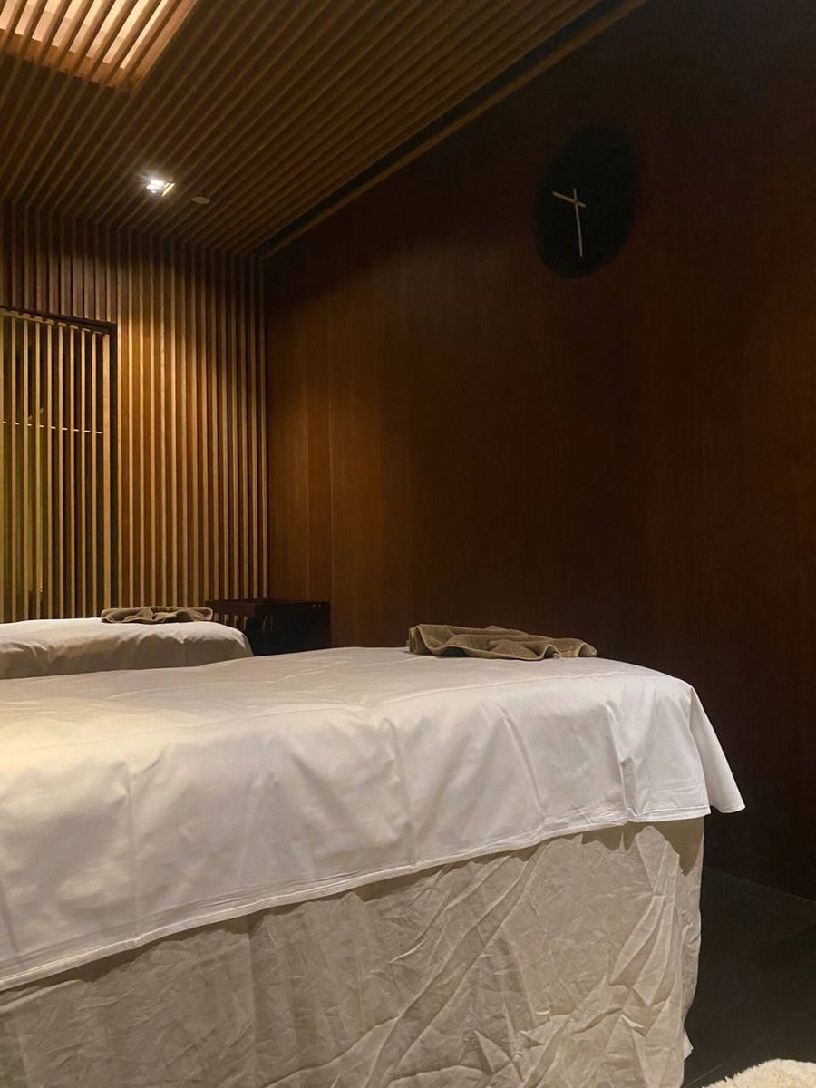 lanhahw's tweet photo. Come out for a massage at work https://t.co/Ny1NxjR4l8