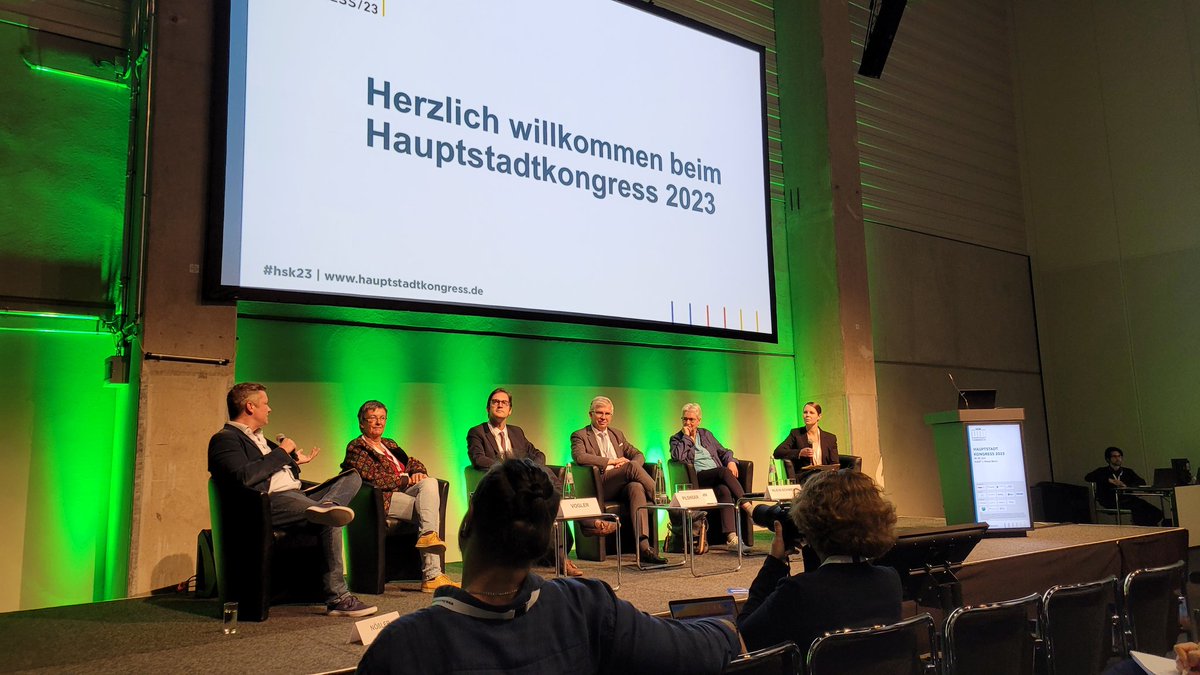 wandervoegel's tweet photo. Heute/morgen #HSK23, Motto "Die Zukunft des Gesundheitswesens beginnt hier" - bin gespannt, wie diese Zukunft aussieht. Jetzt beim Panel "Mehr Fortschritt wagen- viel versprochen, wenig gehalten? Der Koalitionsvertrag im Check" mit @UllmannMdB @StephPilsinger @MariaKlSchmeink https://t.co/dt0GBK1jTs