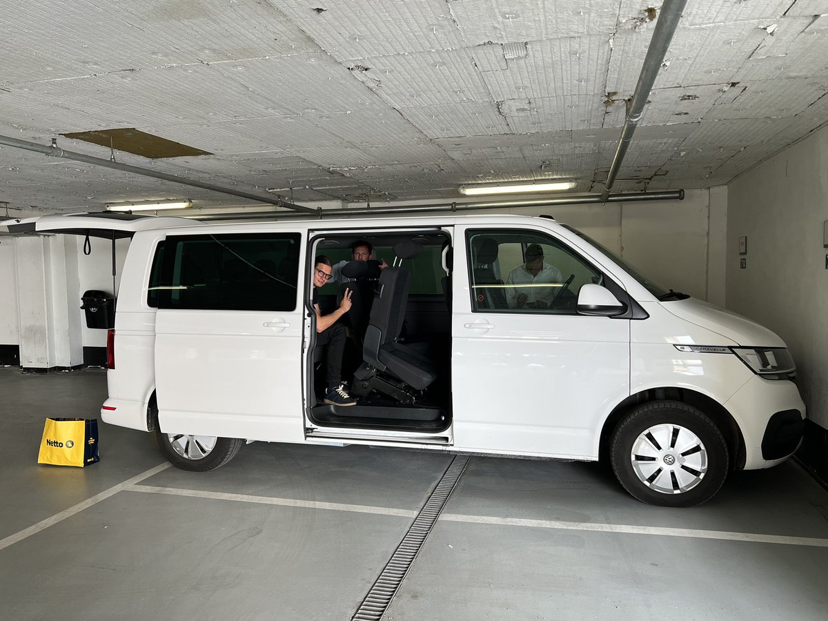 På vej til #fmdk med gode kolleger fra <a href="/InfomediaDk/">InfomediaDk</a> 🏝️ ser frem til at følge debatten i medierne såvel som i Allinge. Mangler I data til at perspektivere eller nuancere jeres debat? Så skriv. Vil du drikke en øl/kaffe? Så skriv også!