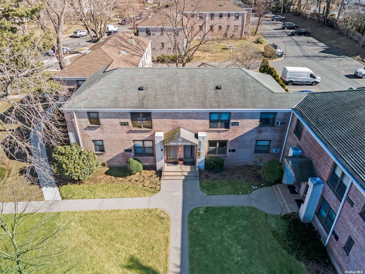 northshorelivng's tweet image. I would love to show you my #listing at 3 W Mill Drive # 8C #GreatNeck #NY  #realestate tour.corelistingmachine.com/home/K6UA3U