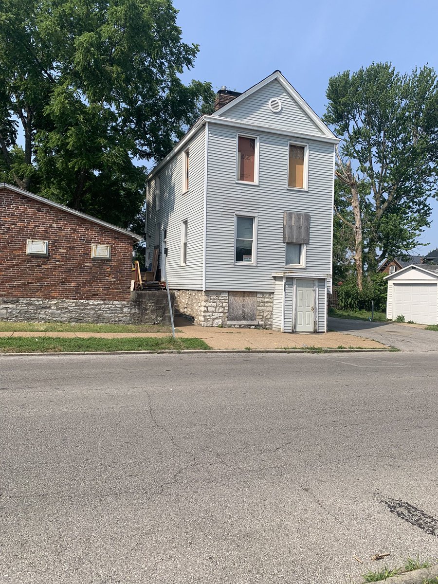 roomainstl's tweet photo. @stlcsb 3512 Osceola unsecured vacant building https://t.co/d26G2I7453