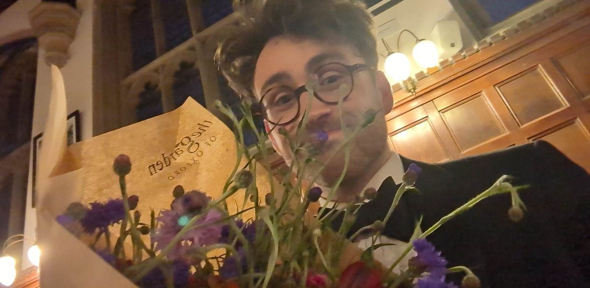 Last week was wild. In two day, I received 3 awards from <a href="/PembrokeOxford/">Pembroke College</a> :
- Master's award for leadership,
- Collingwood prize for exceptional academic achievement
- W.H. Pembroke Prize for service to the community
Thank you so much 🥹🤩