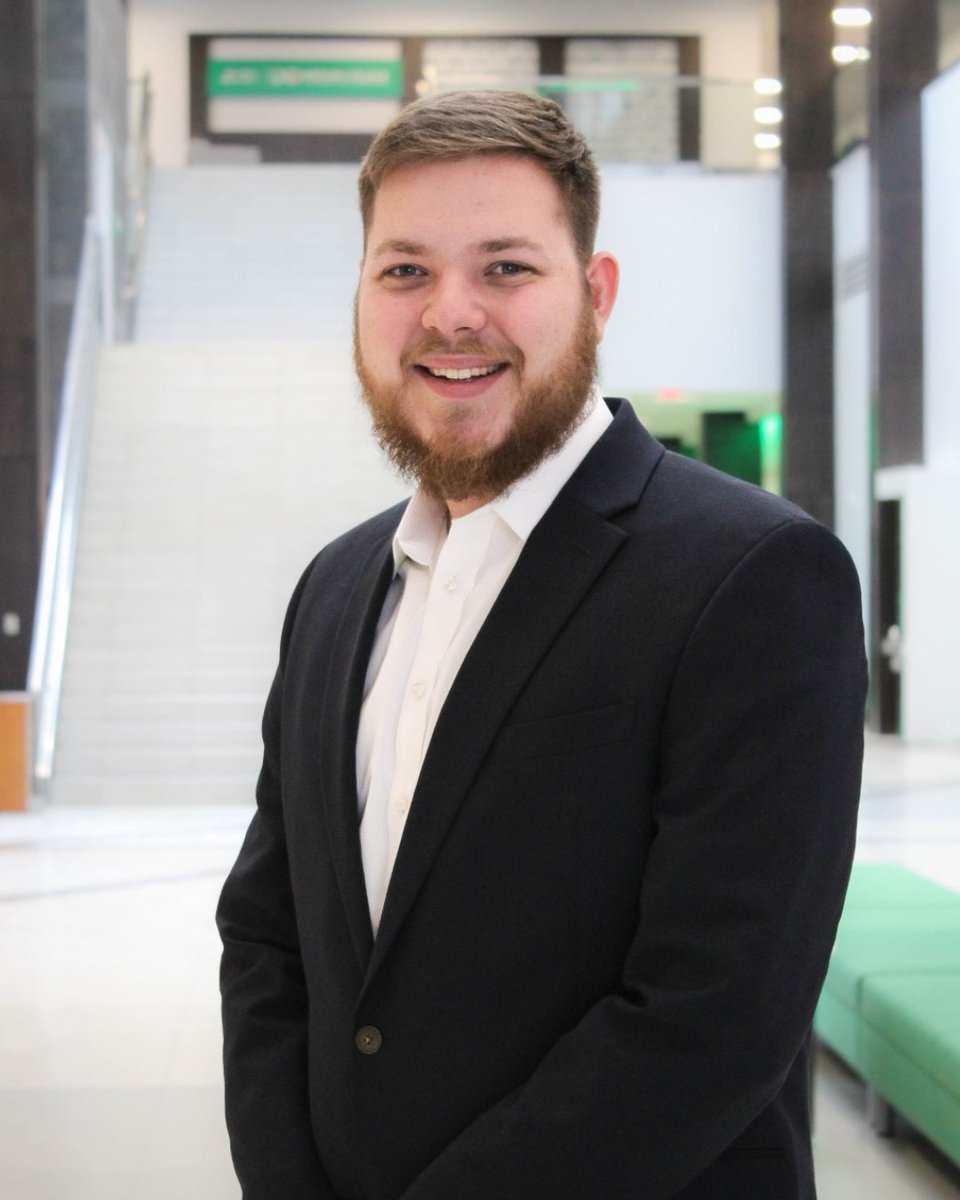 FREE professional headshots! 📸 Big thanks to the Pancratz Center for helping students improve their LinkedIn and Handshake games by providing Nistler CoBPA students with free headshots in our new building — one of many career readiness services they offer. 💚 

#UNDProud #UNDBiz