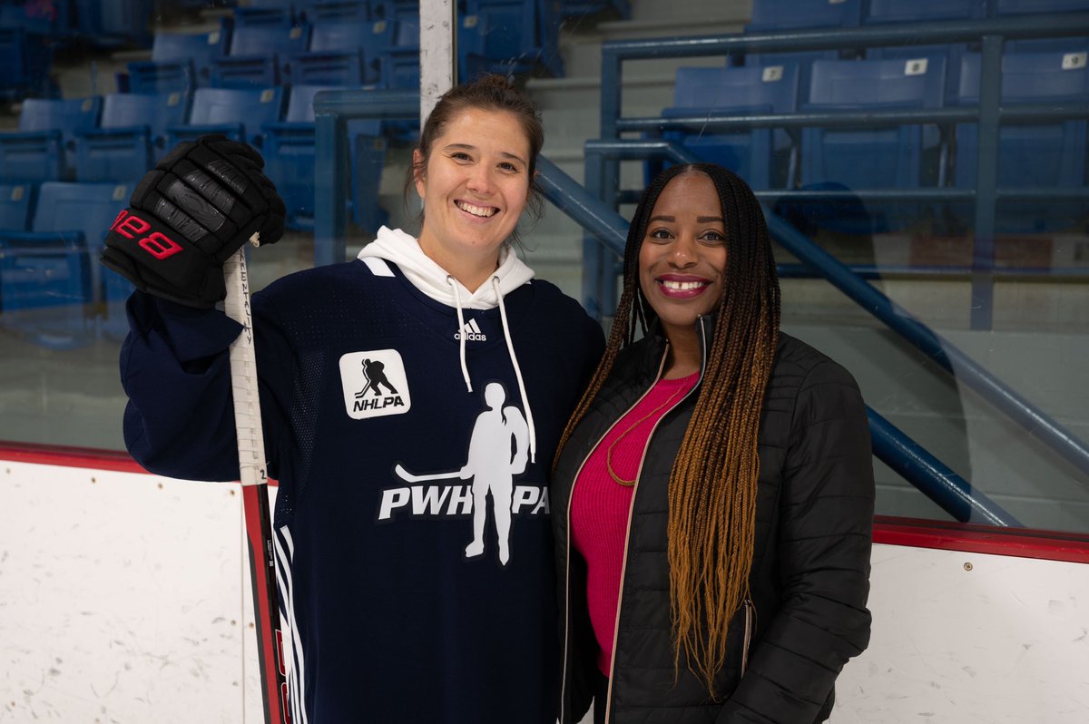 There are so many women in sport doing amazing things to grow the game and we can’t wait to share the interview with Jamie Lee Rattray from the How We Play series. 

She’s a professional hockey player, Olympian and a 2x  World Champion.

#IndigenousHistoryMonth #shes4sports