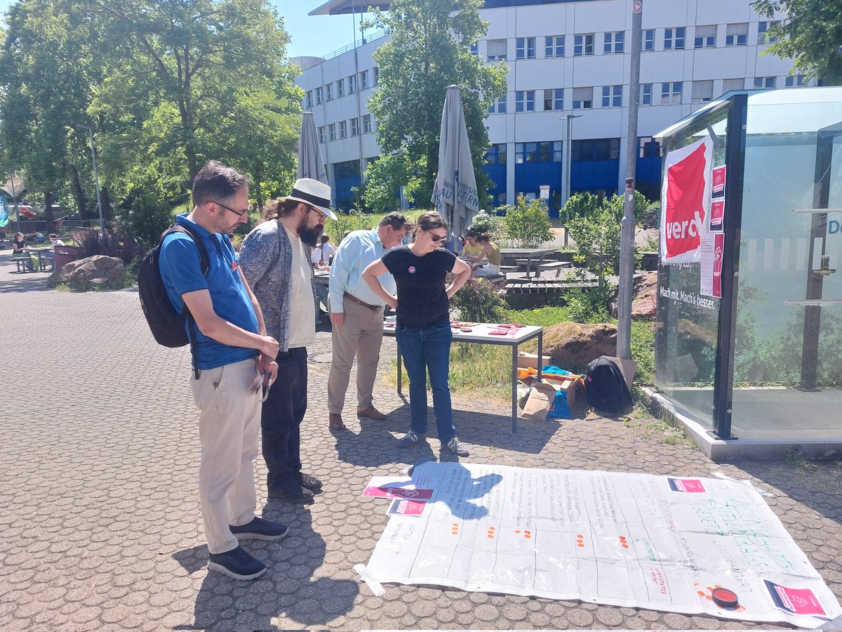 HagemannSteffen's tweet photo. Heute vor der Mensa an der @rptu_kl_ld: Für bessere Arbeitsbedingungen, für #Dauerstellen und eine echte ##WissZeitVG-Reform. #AktionswocheWissenschaft #IchbinHanna @_verdi https://t.co/VuE2NcW8gF
