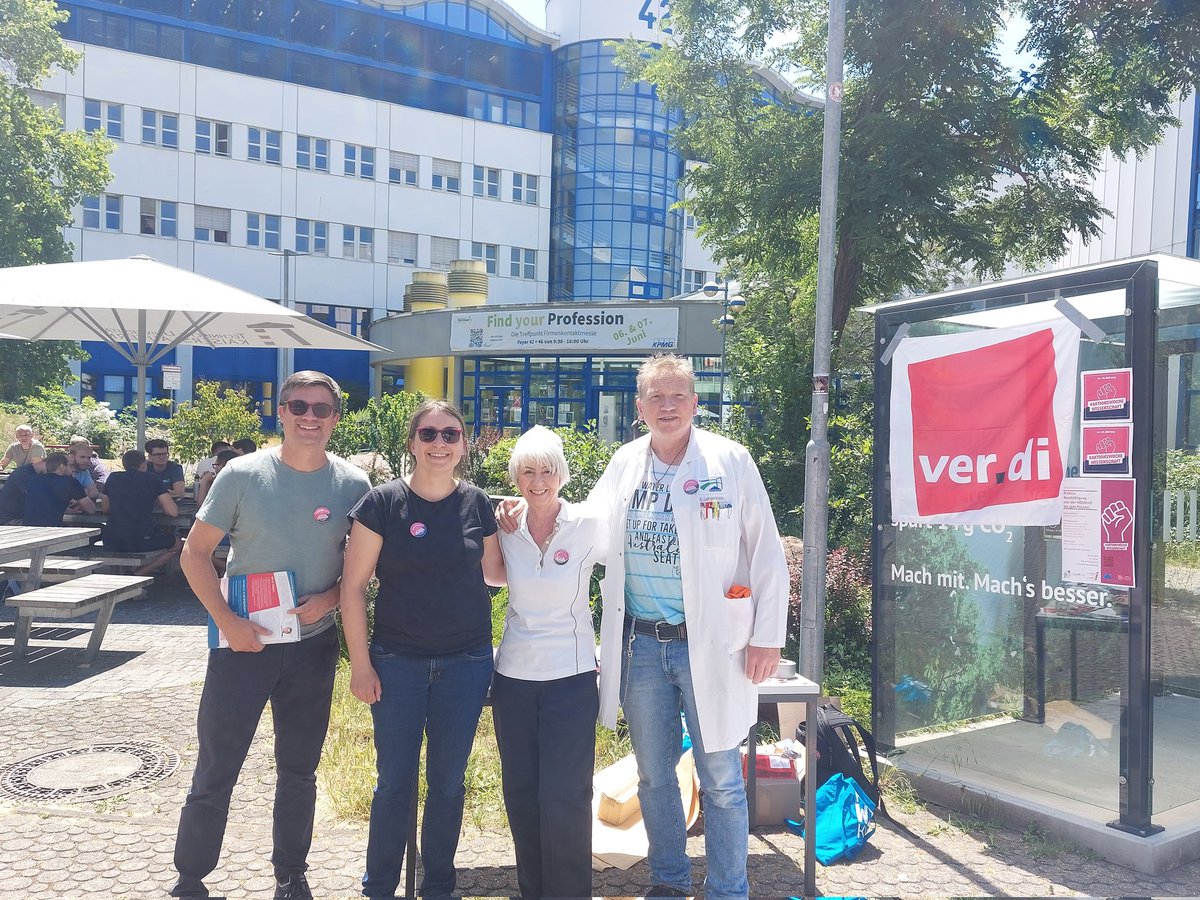 HagemannSteffen's tweet photo. Heute vor der Mensa an der @rptu_kl_ld: Für bessere Arbeitsbedingungen, für #Dauerstellen und eine echte ##WissZeitVG-Reform. #AktionswocheWissenschaft #IchbinHanna @_verdi https://t.co/VuE2NcW8gF