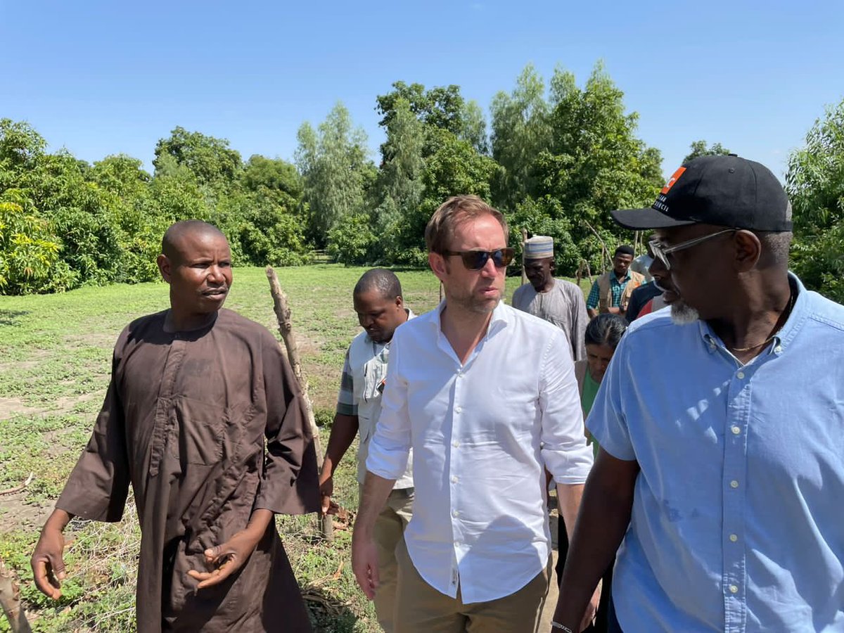 NorAmbNigeria's tweet photo. @NRC_Norway is a trusted partner of 🇳🇴 in #Nigeria. Thank you @EricBatonon for both friendship and all you’ve thought me. And for the nice chat under the mango tree today. All the best for your next assignment! @NRC_CWA https://t.co/JP94gqmrdU