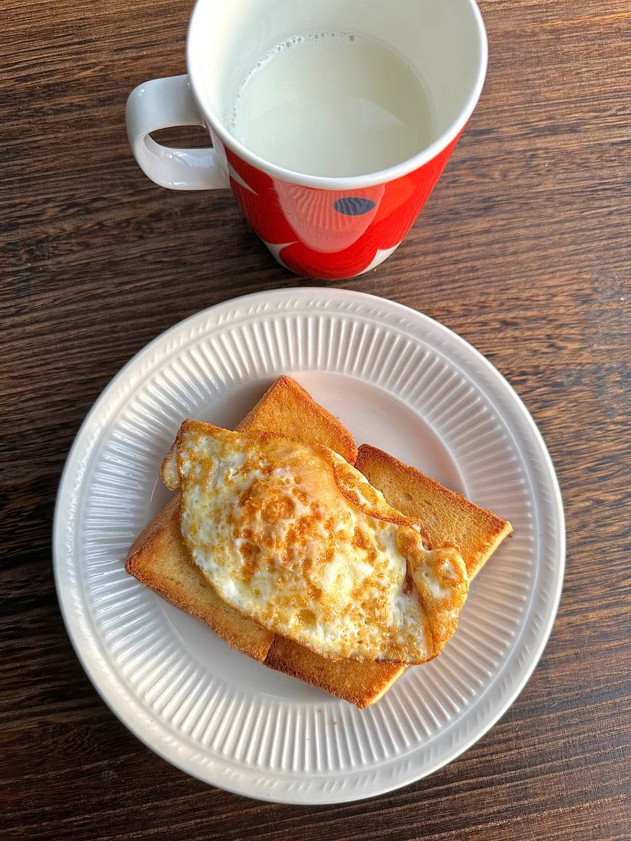 Simple and nutritious breakfast 😄😄