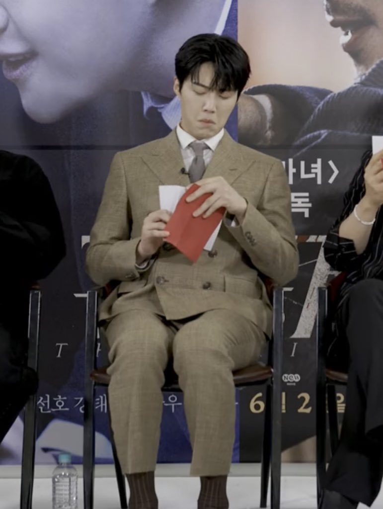 seonhokimfiles's tweet photo. me checking my bank account after they announced Seonho's 2nd Manila FM: https://t.co/qjabnx6RoR