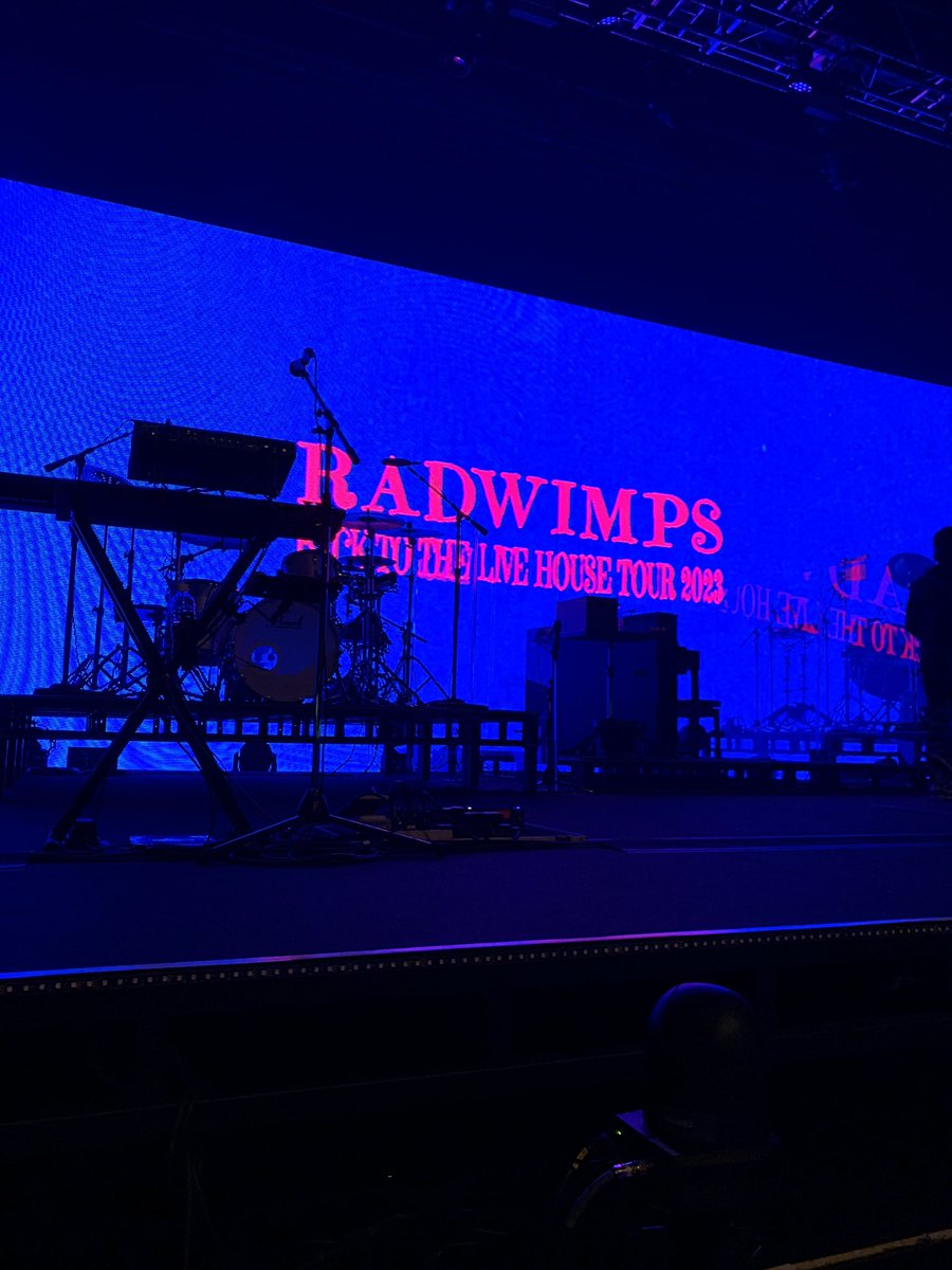 RAD23510837's tweet photo. RADWIMPS
BACK TO THE LIVE HOUSE TOUR 2023  Zepp名古屋 初日
最高でした😆
セトリが神だったし
場所も最前列で最高過ぎた...
手��伸ばした時に、
洋次郎が握手してくれて
めちゃくちゃ嬉しかった❗️
間違いなく史上最高のライブでした‼️ https://t.co/e9gIG3XiGa
