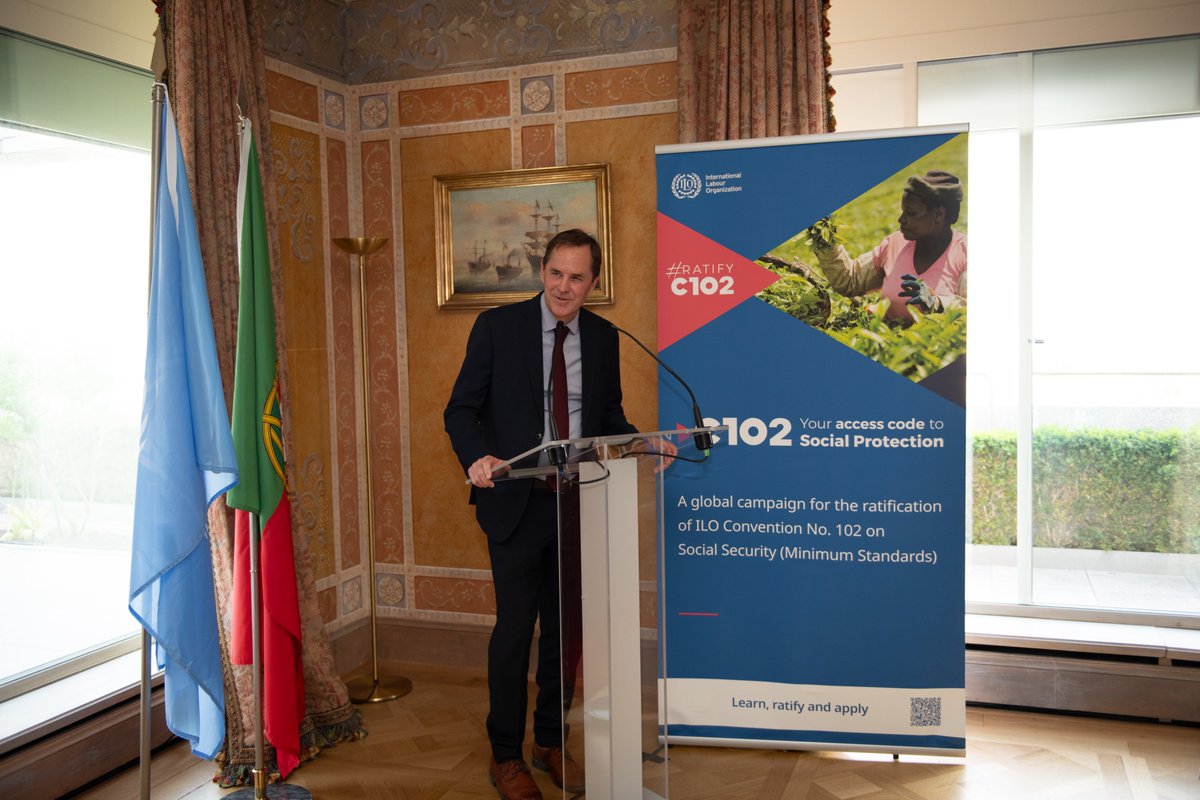 An event organized by the Government of Portugal, the @ILO and the OHCHR makes a call for mobilizing the potential of ILO standards for reaching universal #socialprotection. Ministers and representatives of workers and employers of the PALOP countries participated to the event.