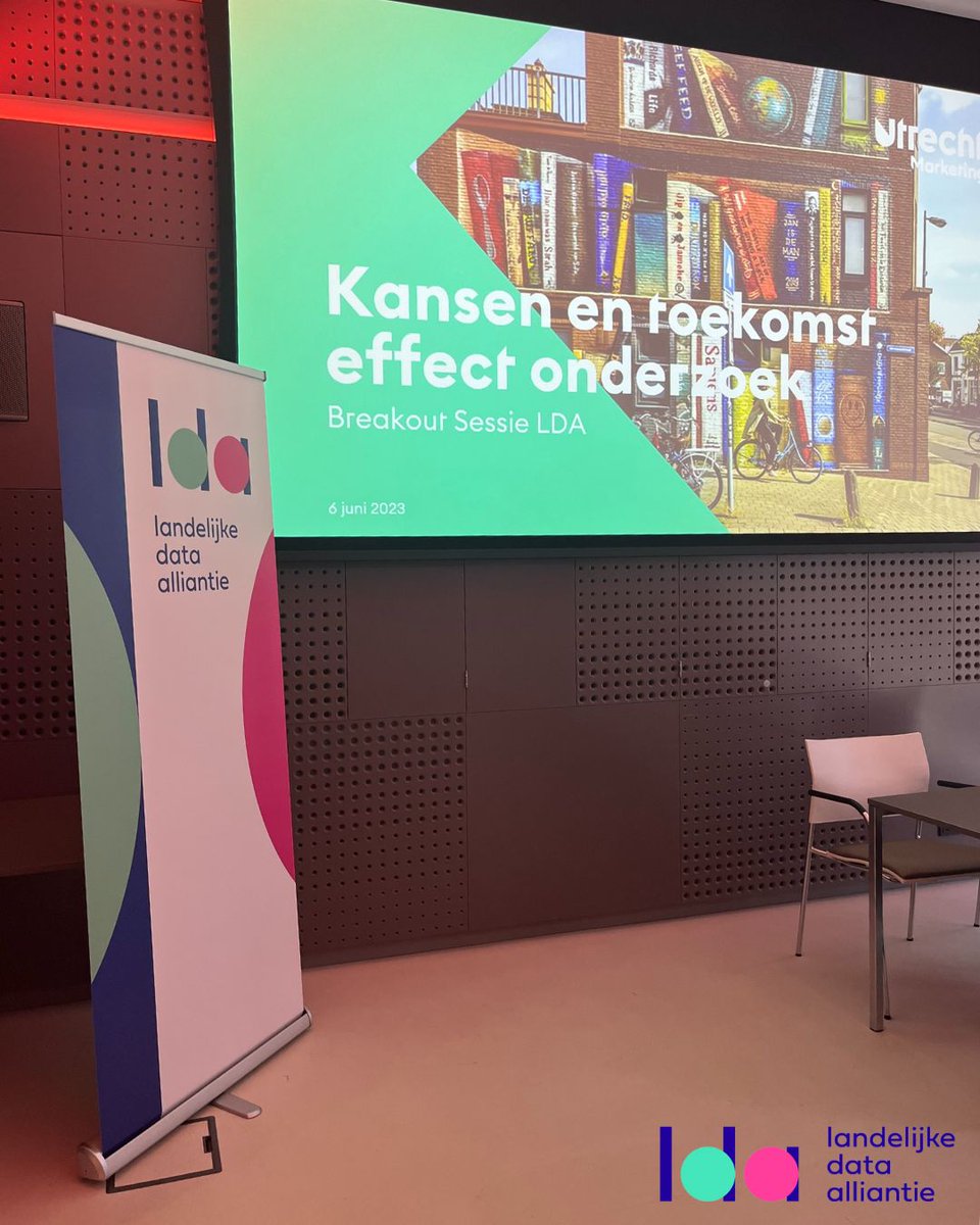 𝗗𝗮𝘁𝗮𝘁𝗼𝗼𝗹 𝗴𝗲𝗽𝗿𝗲𝘀𝗲𝗻𝘁𝗲𝗲𝗿𝗱 𝘁𝗶𝗷𝗱𝗲𝗻𝘀 𝗸𝗲𝗻𝗻𝗶𝘀𝗱𝗲𝗹𝗶𝗻𝗴𝘀𝗲𝘃𝗲𝗻𝘁
Dinsdag 6 juni hebben we deelgenomen aan de Landelijke Data Alliantie kennisdag in Utrecht. Tijdens het middagprogramma hebben we onze datatool gepresenteerd. 🤩