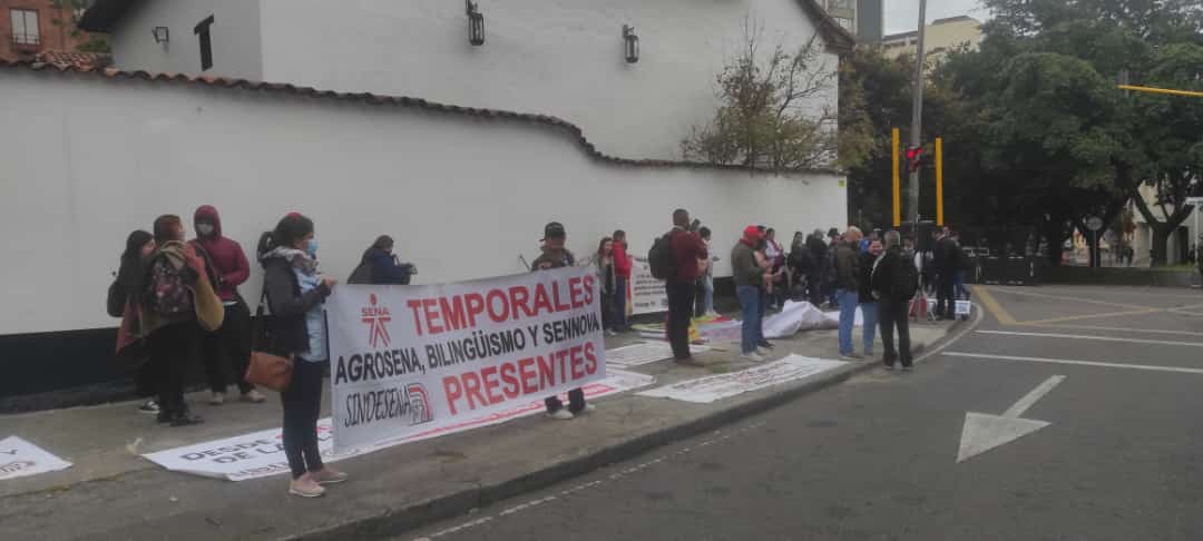 javierballenveg's tweet photo. Urge que el @SENAcomunica gestione la #ProrrogaYa Y #FirmeYa  prorroga hasta 2026 urgente que garantice la continuidad de las curvas de aprendizaje obtenidas en estos 5 años  @SENAComunica @sindesenacol @maltescut1 @wilsonariasc @MinHacienda @DAFP_COLOMBIA @JorgeELondonoU https://t.co/Jistbd9Esj