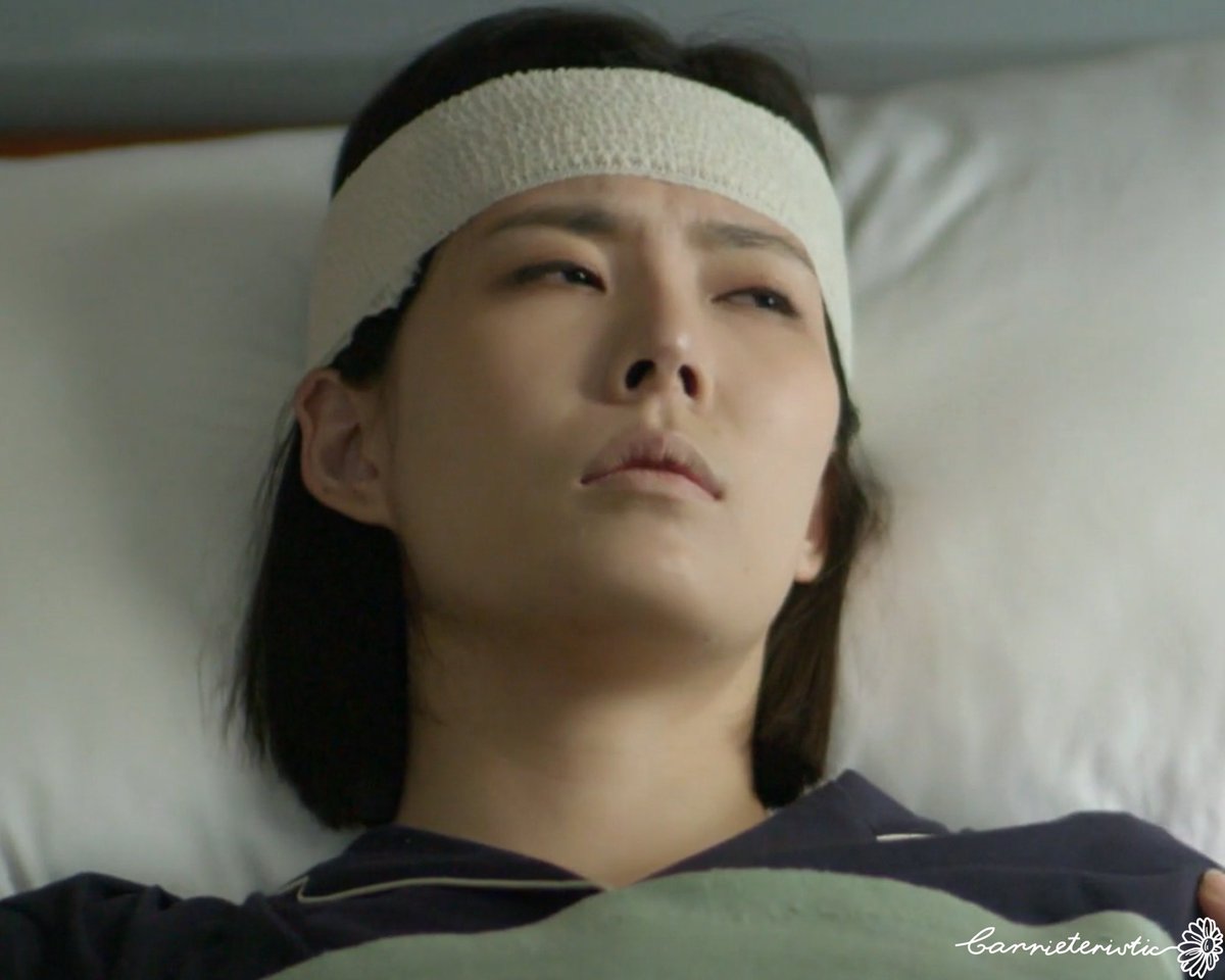 Carrieteristic_'s tweet photo. |#SHERO - EP3|
自从小夕在被人追杀时跌入河里，就下落不明。。。她究竟是招惹了什么仇家？😭

#MediacorpSHERO #张尹夕
#CarrieWong #黄思恬 https://t.co/5OIvA3IQeC