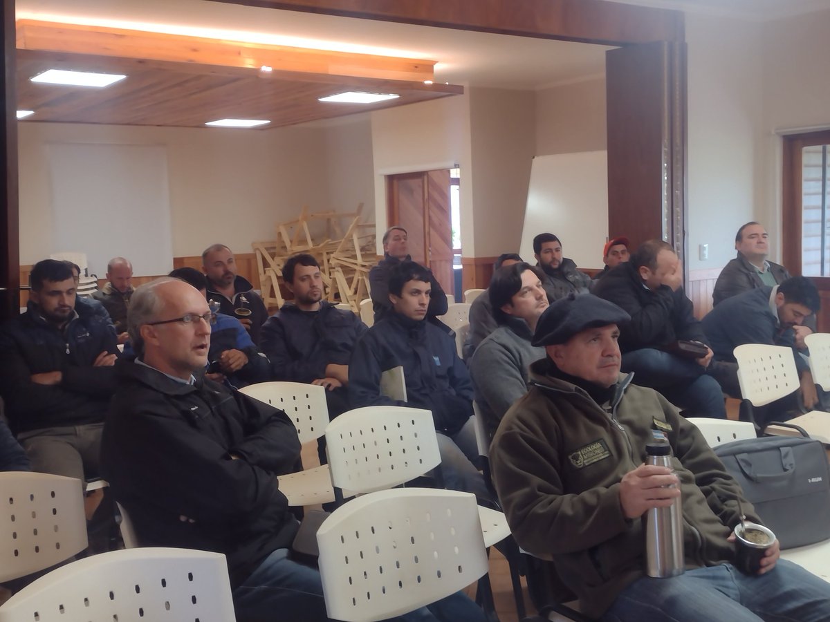MarielaPletsch's tweet photo. Desde Virasoro Corrientes!! 
Capacitación de Depósito de Fitosanitarios con @Walter_Carrazan y @TwitCASAFE 
Empresas y autoridades competentes de Misiones y Corrientes!!
#UsoResponsable
#BPA https://t.co/QqmC6sBUqW