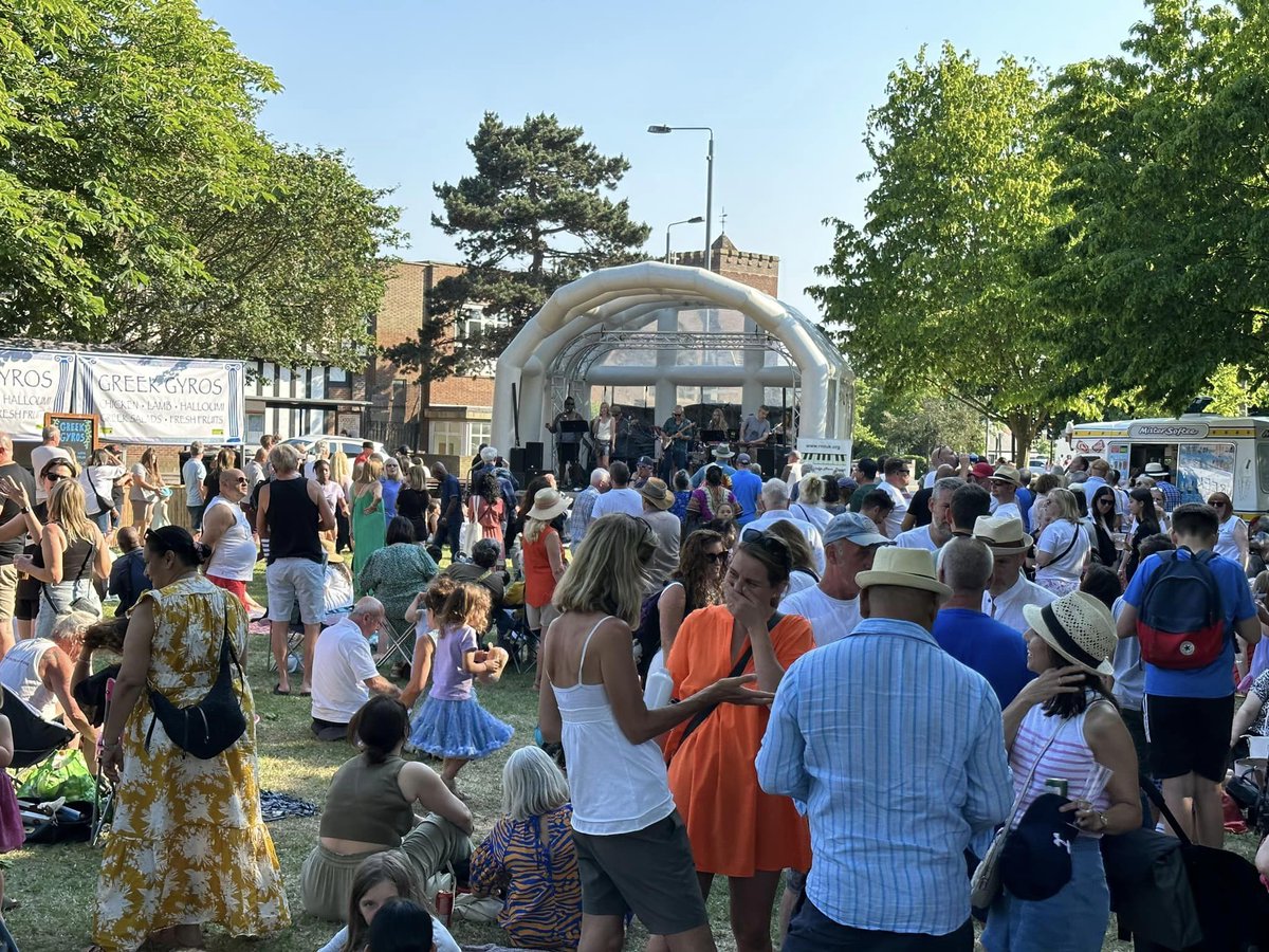 Wonderful day at the Chingford Village Fete with our inflatable roof trailer stage.
#ukevent #ukevents #eventprofs #eventtech #eventplanning #eventprofsuk #festivals