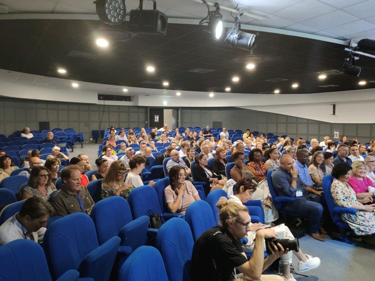 🎙️ Mathilde Renault-Tinacci (INJEP) présentait aujourd'hui les différentes manières de penser et représenter les modèles socioéconomiques des associations lors des Journées professionnelles des directrices et directeurs des missions locales (<a href="/UNmissionlocale/">UNML</a>).