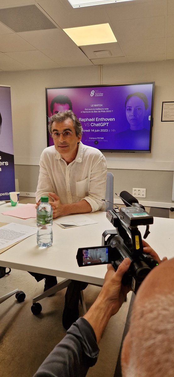 Franc-Tireur (@franctireurmag) on Twitter photo 🖋📖 "Le bonheur est-il affaire de raison ?" <a href="/Enthoven_R/">Raphaël Enthoven 🎗️</a> défie #ChatGPT à 14h30 sur le campus de <a href="/PSTB_school/">Paris School of Technology & Business</a>.
Début dans 5 minutes.
Les résultats à 16h30!
Franc-tireur vous fait vivre l'événement
Qui va gagner ?
#RaphaëlvsChatGPT
#BacPhilo2023 🖋📖 "Le bonheur est-il affaire de raison ?" <a href="/Enthoven_R/">Raphaël Enthoven 🎗️</a> défie #ChatGPT à 14h30 sur le campus de <a href="/PSTB_school/">Paris School of Technology & Business</a>.
Début dans 5 minutes.
Les résultats à 16h30!
Franc-tireur vous fait vivre l'événement
Qui va gagner ?
#RaphaëlvsChatGPT
#BacPhilo2023