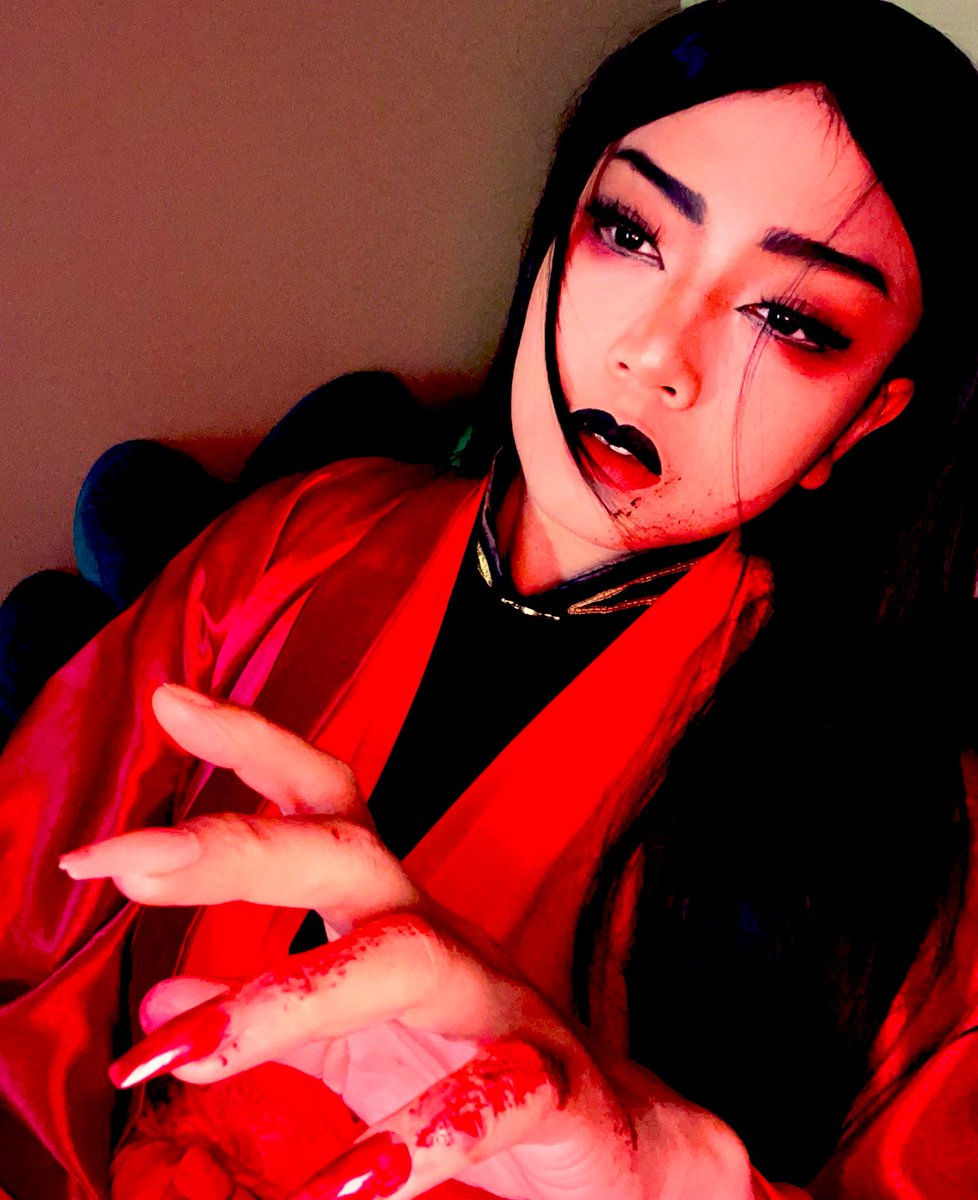 I have always dreamed of becoming @MTKay13’s Wife Wen♥️🖤thier #WenKexing  is probably give the most scary yet the sexiest vibes and I am absolutely in love.
#天涯客　#温客行　#farawaywanderers