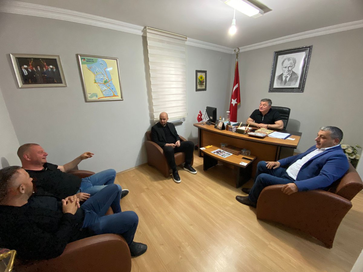 İlçe Başkanımız Tahsin İnce Taşdelen Mahallesi Muhtarı Serdar Karaman 'ı ziyaret ettik.
