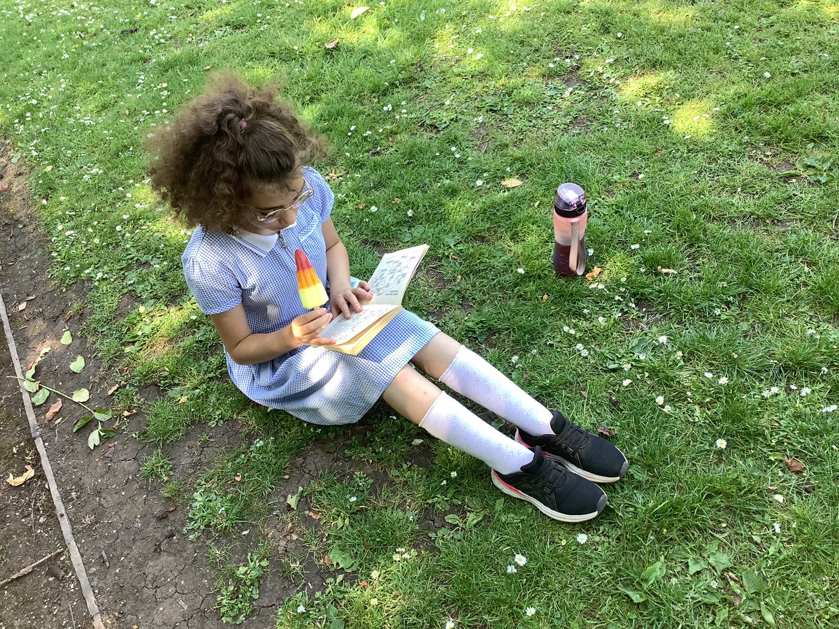 murdishawwest's tweet photo. Is there a better way to cool down after a warm lunch time? Year 5 have been treated to an ice lolly while they read their books. #MWCPRead https://t.co/gzXoHxA3Lq