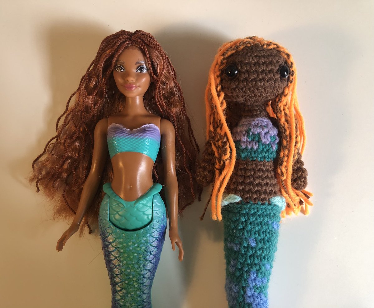 noahka_art's tweet photo. The official Mattel Ariel doll next to my own crochet doll 🥰🧜🏽‍♀️
(She‘s available in my shop btw)
#crochet #ariel #TheLittleMermaid https://t.co/kLbVXDKqAU