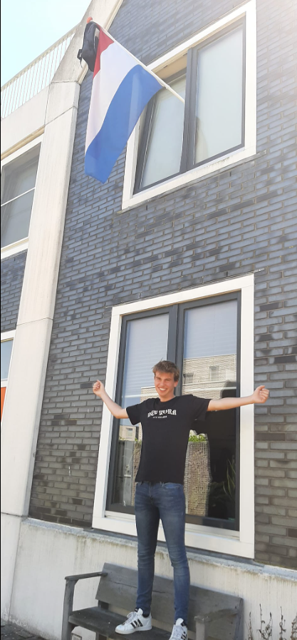 Riemenserik's tweet photo. Ben normaal niet zo van de social media, maar nu maak ik graag een uitzondering😃
Die dekselse @OlavRiemens is gewoon geslaagd! Nu van 4 tl naar 4 havo.
#trots #topper #examenuitslag #jaaaaa https://t.co/37zYmya4kl