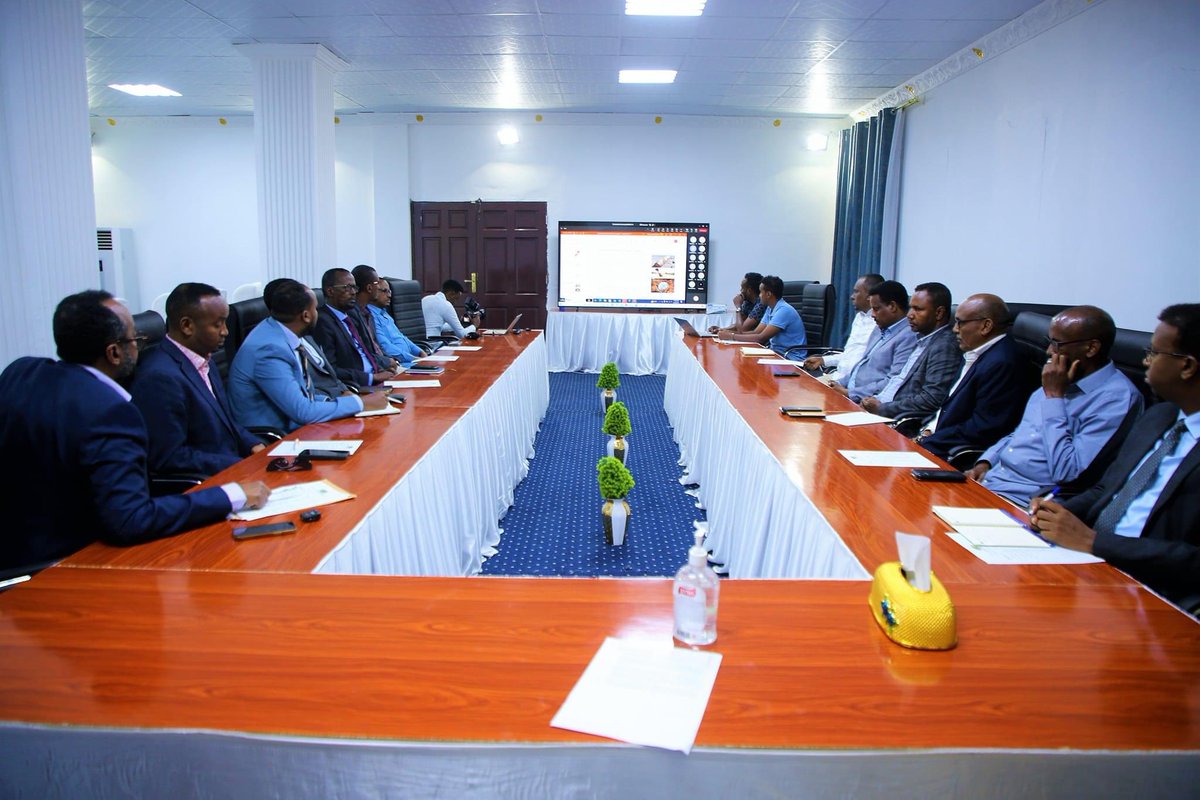 Laftagareen's tweet photo. Today in #Baidoa, chaired by SWS High-Level Humanitarian Forum. It updated Agencies on my visit to various districts. Urged humanitarian agencies to upscale up interventions. Reaffirmed our commitment to provide a conducive environment for humanitarian agencies operating in #SWS https://t.co/dNfWHAGD0d