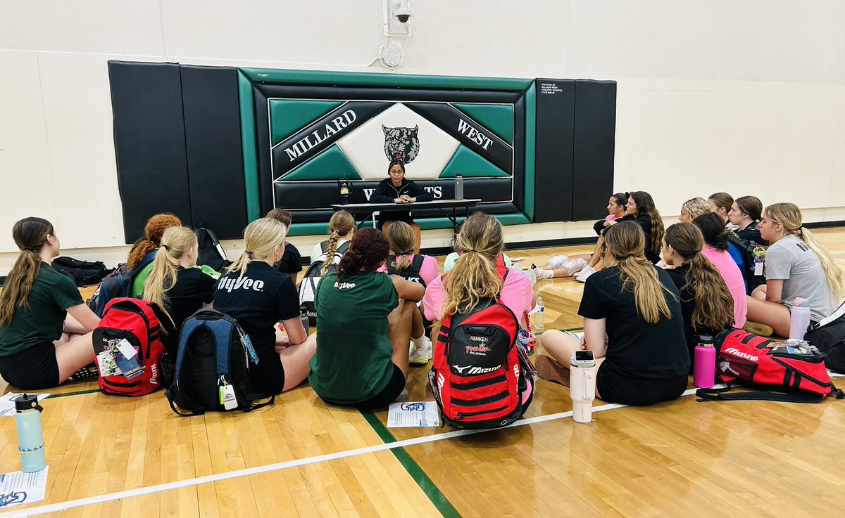 More than a game… it’s #faMWily

Thank you <a href="/JessKnecht/">Jess Knecht</a> for coming in to speak this morning. 💪😼🧠