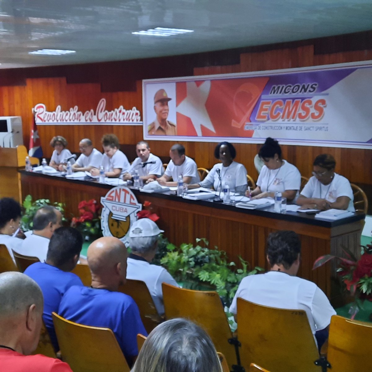 #UnidosConstruimosCuba reafirman los constructores e hidráulicos de #SanctiSpíritusEnMarcha durante la 2da Conferencia Provincial del Sindicato de Trabajadores de la Construcción @CubaCentral <a href="/EkaterinaGowen/">Ekaterina Gowen Dickinson</a> <a href="/MaraConsueloba4/">María Consuelo baeza Martin</a> <a href="/Niurquisoria/">Niurquis Oria</a> <a href="/50Trabajadores/">Periódico Trabajadores</a>