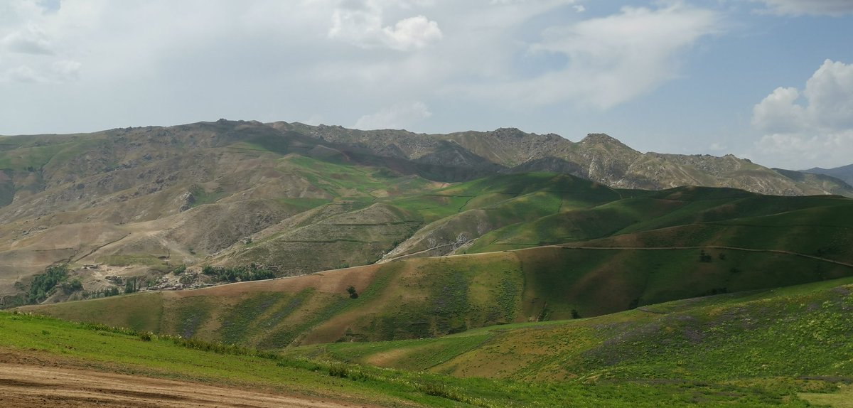 mtayeb's tweet photo. راغستان بدخشان بعد از یک باران بهاری
۲۴ جوزا ۱۴۰۲
Raghistan district of Badakhshan Province after a rain 14th June 2023 https://t.co/MZu0DXpLbb