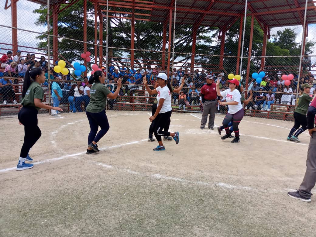 #Ayer | IVSS C vs Ministerio de Salud, en el segundo partido del Kick Ball Femenino 2023.
#vivalaunióndelospueblos
@MagaGutierrezV 
@torrealbaf 
@MinTrabajoVE 
@NicolasMaduro