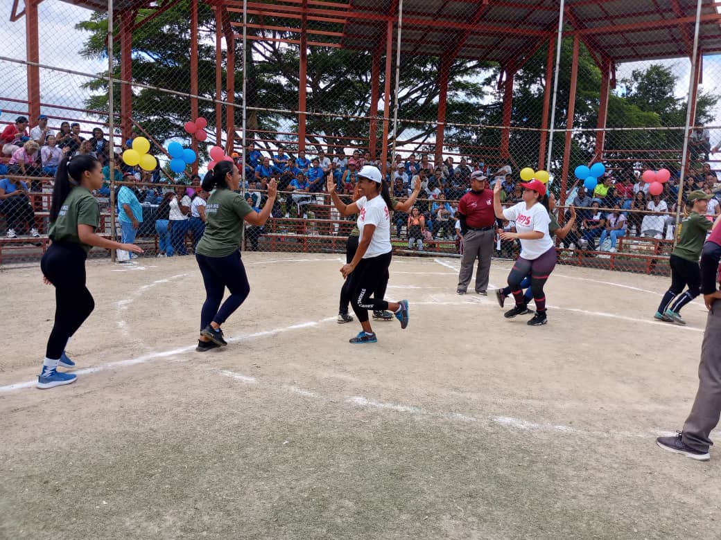 #Ayer | IVSS C vs Ministerio de Salud, en el segundo partido del Kick Ball Femenino 2023.
#vivalaunióndelospueblos
<a href="/MagaGutierrezV/">Magaly Gutiérrez Viña</a> 
<a href="/torrealbaf/">Francisco Torrealba</a> 
<a href="/MinTrabajoVE/">Ministerio del PP para el Proceso Socia de Trabajo</a> 
<a href="/NicolasMaduro/">Nicolás Maduro</a>