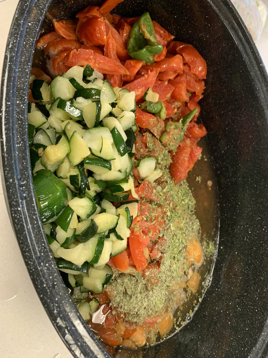 murphyak5's tweet image. Taking the veggies the students grew last year, harvested and froze and we are making a pasta sauce for the grade 8 classes tomorrow. Even the herbs were grown by Gators. #FarmToCafeteria @SucSeedCanada #LearningToCook #Sustainability @Gators5FI @GretnaG