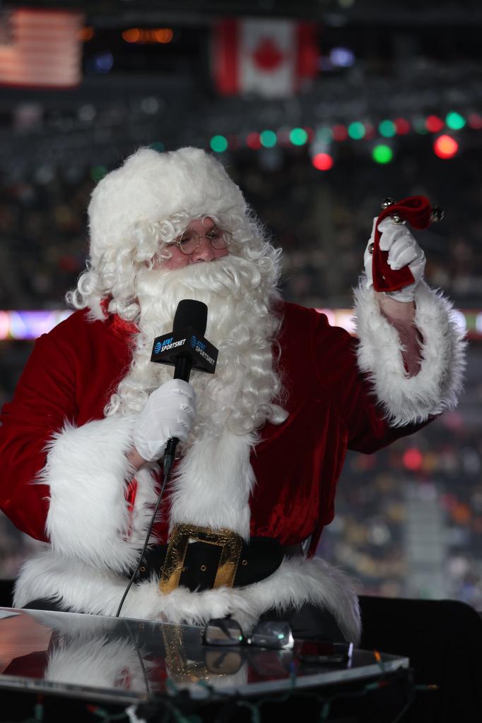 PhilAndrews519's tweet photo. Saluting this hard-working, creative and original member of the Stanley Cup-winning Vegas Golden Knights. @garylawless #felicitations #SantaDelivered https://t.co/uEzIBluDLE
